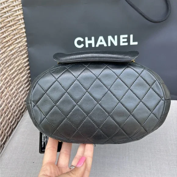 Authentic CHANEL RARE black lambskin quilted double pocket CC chain bucket bag - Picture 6 of 14